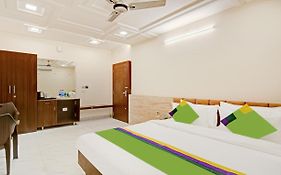 Treebo Paras Raj Near City Palace